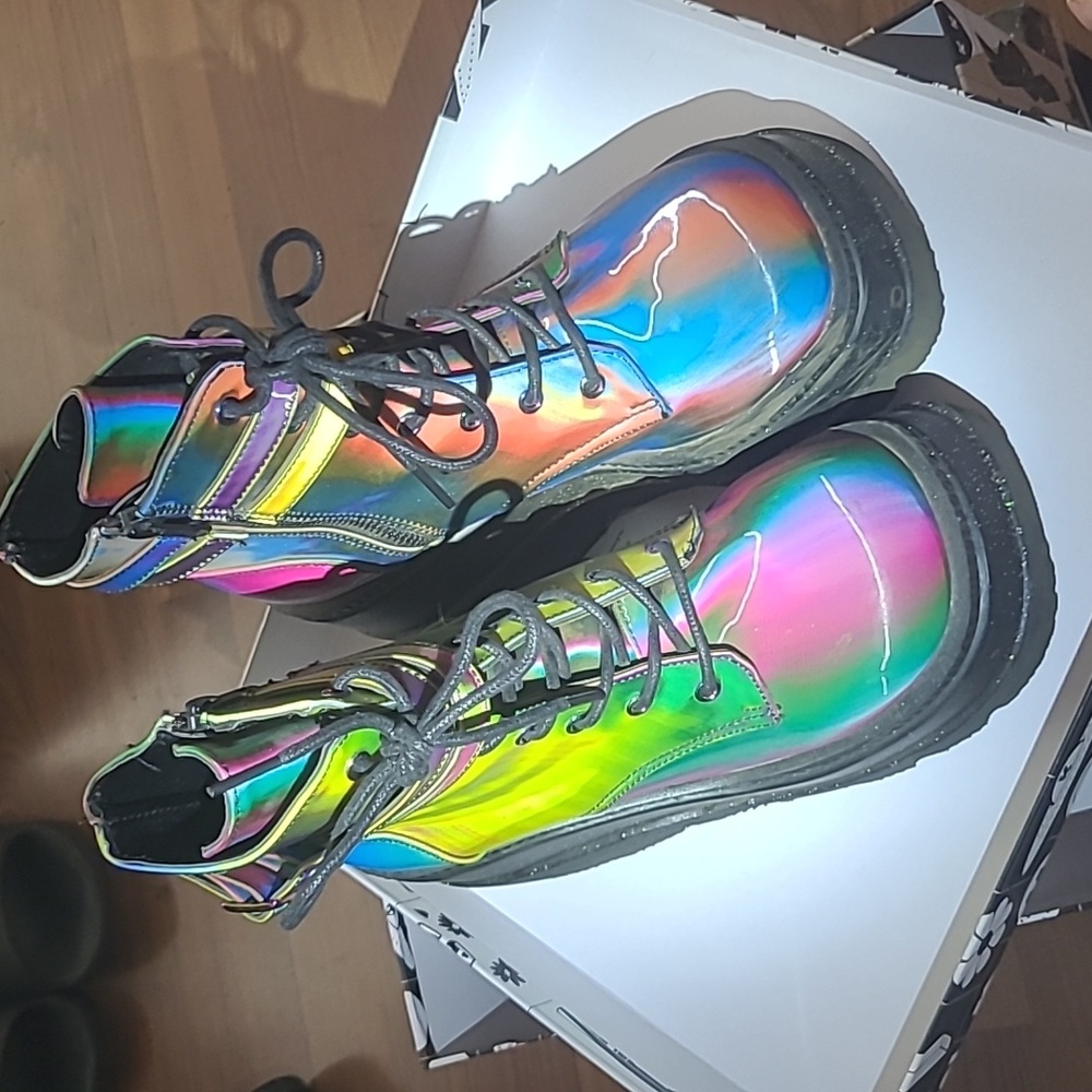 Demonia Shaker 52 - Holographic Plarform Boots